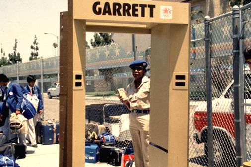 Первые арочные металлодетекторы Garrett Первые арочные металлодетекторы Garrett